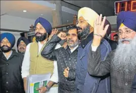  ?? HT PHOTO ?? (From 2nd left) BIkram Singh Majithia, NK Sharma and Parminder Singh Dhindsa with other SAD leaders staging a walkout from the assembly.