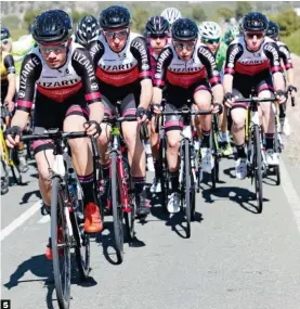  ??  ?? 5 Abanico en Murcia. El conjunto Lizarte metió cuneta en un ventoso Trofeo Guerrita del que se llevaron el liderato.