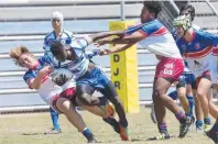  ?? Picture: ANNA ROGERS ?? STRONG: Brothers Brandon Hodges is tackled in the Under 15 grand final.