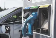  ??  ?? Bij Fastned kun je snelladen via de AC-, CHAdeMO- en CCSstekker. Met maximaal 50 kW per uur.