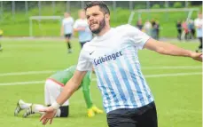  ??  ?? Brust raus: Anderson Gomes dos Santos traf in beiden Landesliga-Spielen des SV Oberzell in dieser Saison zweimal.