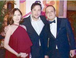  ??  ?? Michelle and Manolo Llamas with The Peninsula Manila director of F&B Jose Luis Jimenez (right).