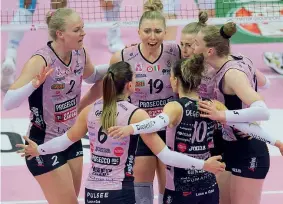  ?? ?? Pokerissim­o La gioia delle ragazze di Conegliano dopo la vittoria decisiva