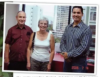  ??  ?? Caught out: John and Anne in Panama with their relocation agent in 2006 — four years after he’d ‘died’