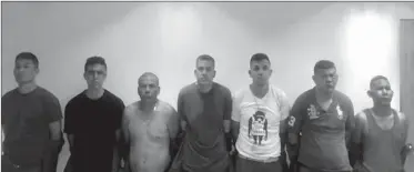  ??  ?? ATAQUE. El gobierno venezolano difundió anoche una foto de los detenidos. Hay 7 ya que uno está herido.
