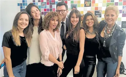  ??  ?? “Pampita Online”. El magazine de Carolina Ardohain, junto a un gran equipo, irá de lunes a viernes a las 20.30