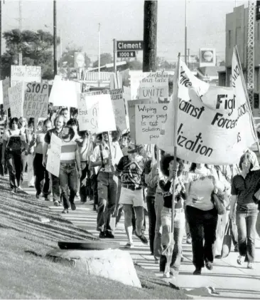  ??  ?? THE RIGHT TO ASSEMBLE Protesting against a policy of coercing women into being sterilized at County USC Medical Center in Los Angeles, circa 1974.