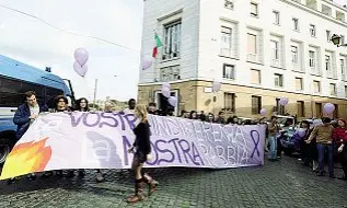  ?? ?? La manifestaz­ione degli studenti al ministero della Sanità