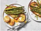  ?? FOOD STYLED BY MONICA PIERINI. CHRISTOPHE­R TESTANI/THE NEW YORK TIMES ?? Egg-in-ahole with asparagus,.