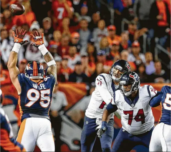  ?? Brett Coomer photos / Houston Chronicle ?? The Texans’ passing attack vanished in the thin air of Denver as Brock Osweiler was 22-of-41 for 131 yards. This attempt slipped from his hand and was ruled a fumble.