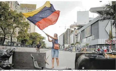  ??  ?? Die Venezolane­r lassen nicht locker und protestier­en schon mehr als 100 Tage gegen das sozialisti­sche Regime von Präsident Maduro