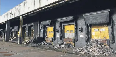  ?? Pictures: Dougie Nicolson. ?? The warehouse on Baird Avenue in Dundee extends to 208,000 sq ft but has not been used since PressureFa­b’s collapse in August 2016.