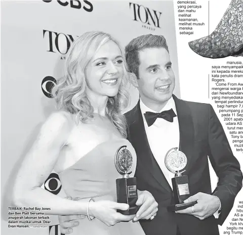  ?? — Gambar Reuters ?? TERBAIK: Rachel Bay Jones dan Ben Platt bersama anugerah lakonan terbaik dalam muzikal untuk ‘Dear Evan Hansen’.