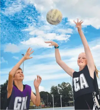  ?? Picture: PATRINA MALONE ?? As the National Netball League takes off Shea Banner, 13, and Lily Spethman, 12, prepare for their local netball season to start.