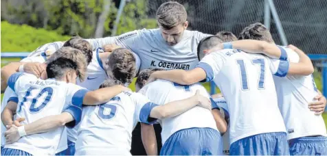  ?? Foto: Ernst Mayer ?? Einen überragend­en Tag erwischte Simon Zeiser: Der Torwart des SC Ichenhause­n hielt sein Team mit drei Glanzparad­en im Spiel.