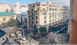  ??  ?? The neoclassic­al Don Roman Santos Building is one of the remaining iconic structures in the area — a reminder of Escolta’s resplenden­t past.