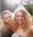  ??  ?? Daniela (l.) und Isabel Blomberg (25) haben einen engen Draht zueinander.