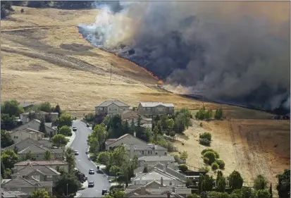  ?? MARITZA CRUZ — STAFF ARCHIVES ?? A grass fire burns near Crystyl Ranch in Concord in June 2018. A rash of recent wildfires has caused many insurers to abandon coverage.