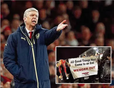  ??  ?? Die Tage Arsene Wengers sind gezählt, Arsenals Fans lassen ihren Unmut über den Langzeit- Coach nun freien Lauf.