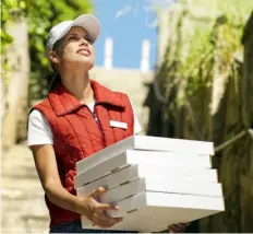  ?? Getty Images ?? A woman waiting in the emergency room at UPMC Passavant gave away her leftover pizza to other patients.