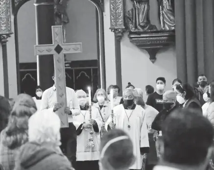  ?? / DAVID BELLO ?? En la Catedral respetaron las medidas sanitarias para la celebració­n religiosa