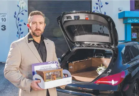  ?? Picture: Jerad Williams ?? Pet Angel Funerals GN Scott Gunnell with one of the two new Mercedes Benz luxury hearses.