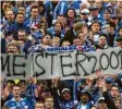  ?? Foto: dpa ?? Vielleicht sind die Schalker ja tatsächlic­h 2001 Meister geworden.