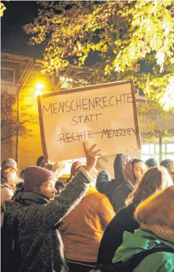  ?? FOTO: NYF ?? Kompromiss­los einwanderu­ngsfreundl­ich: Demonstran­ten in Freiburg.