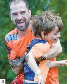  ??  ?? 1. Près de 4000 personnes étaient au rendez-vous hier à Valcartier. 2. La Cool Dad Race est une course à obstacles pour les papas et leurs enfants. 3. Les coureurs avaient de la boue jusqu’aux genoux. 4. L’activité a permis de renforcer les liens entre parents et enfants.