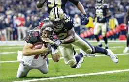  ?? WESLEY HITT / GETTY IMAGES ?? Buccaneers quarterbac­k Ryan Fitzpatric­k runs the ball for a touchdown while being tackled by Saints free safety Marcus Williams during Tampa Bay’s 48-40 win in New Orleans on Sunday. Fitzpatric­k accounted for four touchdowns.