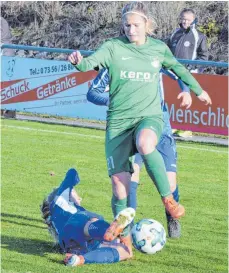  ?? FOTO: PETER HERLE ?? Der SV Alberweile­r (hier Selina Gaus) landete einen 3:1-Heimsieg gegen den TSV Jahn Calden.