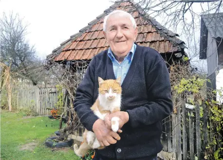  ?? ?? U MLADOSTI JE OBOLEO OD SRCA, TOLIKO TEŠKO DA LEKARI NISU VEROVALI DA će PREŽIVETI. TADA JE NA PREPORUKU KARDIOLOGA OTIŠAO TRI NEDELJE NA ZLATAR, I OD TADA NA OVU PLANINU IDE SVAKE GODINE