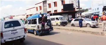  ??  ?? Police have embarked on a smart policing strategy where they use cameras to record criminal activities by kombi and illegal taxi drivers in the CBD