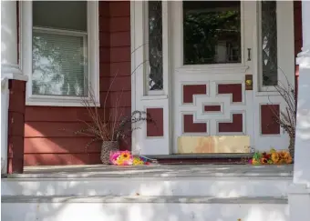  ??  ?? SILENT TRIBUTE: Flowers lay at the home of retired State Trooper David Green who was killed in Winthrop on Saturday.