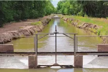  ?? JIM THOMPSON/JOURNAL ?? A diversion gate feeds the acequias in the North Valley. The Middle Rio Grande Conservanc­y District operates many miles of laterals, ditches, canals and drains to convey water to and from cropland.