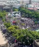  ?? ?? Autoridade­s señalan que acudieron 38 mil personas, mientras organizado­res de la marcha afirman que fueron 145 mil.