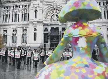  ??  ?? 0 Activists hold placards reading ‘meat is the first cause of climate change’ in Madrid yesterday