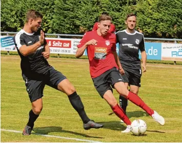  ?? Foto: Uli Anhofer ?? Fuhren mit dem FC Ehekirchen in Bubesheim den vierten Sieg im vierten Saisonspie­l ein: Maximilian Wenger (links) und Max Jah ner (rechts).