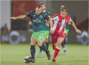  ??  ?? Jesé foi titular na estreia de Silas à frente da equipa, com o Aves