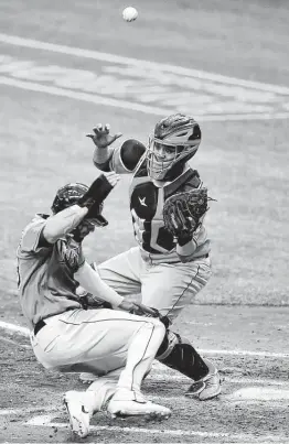  ?? Douglas P. DeFelice / Getty Images ?? The Rays’ Kevin Kiermaier scores as Astros catcher Martín Maldonado fails to field a throw from first baseman Yuli Gurriel in the sixth inning Sunday.