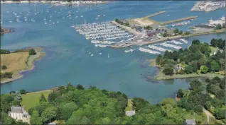  ??  ?? Le rassemblem­ent des adhérents du Club Trawler a eu lieu à Loctudy. La première étape a consisté en une navigation entre Lorient et ce port finistérie­n.