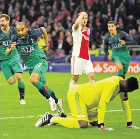  ?? GETTY ?? Der unglaublic­he Schlusspun­kt einer wilden Partie: Tottenhams Lucas Moura trifft zum 3:2. Ajax-Goalie Onana ist geschlagen.