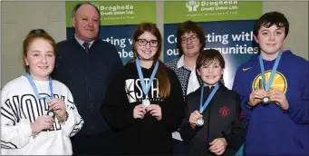  ??  ?? Emily Murray, Declan Collins Quiz MC , Eabha -Feeney Martin, Geraldine Gilsenan Chairperso­n Drogheda Credit Union and Eoin Mc Evoy Le Chelie Educate Together Winners B Section
