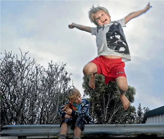  ?? LOREN DOUGAN/STUFF ?? Desmond Belluomini, 6, and his brother Nathan Belluomini, 8, like jumping off their shed roof at home in Carterton. Their mum, Sarah Wright, is an advocate of free unstructur­ed play.