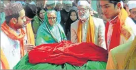  ?? HT PHOTO ?? Bangladesh Prime Minister Sheikh Hasina visits the dargah of Khwaja Moinuddin Hassan Chishty in Ajmer, Rajasthan, on Sunday. Hasina offered a ‘chadar’ at the grave of the 12th century Sufi saint. She offered prayers for 15 minutes at the shrine and...