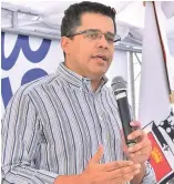  ?? KELVIN MOTA ?? David Collado mientras habla con la comunidad de Manganagua.