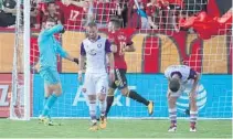  ?? JASON GETZ/CORRESPOND­ENT ?? Orlando City goalie Joseph Bendik and midfielder­s Scott Sutter (21) and Antonio Nocerino (23) react after Atlanta United ties the game late.