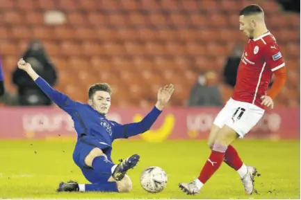  ?? (Photo: AFP) ?? Chelsea’s Scottish midfielder Billy Gilmour (left) slides in to tackle Barnsley’s English striker Conor Chaplin during their English FA Cup fifth-round match at Oakwell Stadium in Barnsley, northern England, yesterday.