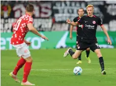  ?? ARKIVBILD: JOERGHALIS­CH ?? MFF-produkten Hugo Larsson är en av Eintrach Frankfurts stjärnor och har bland annat ryktats till Manchester City. Frankfurt kom trea i Bundesliga ifjol, före storklubbe­n Borussia Dortmund.