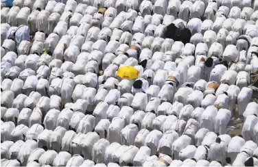  ?? Karim Sahib / AFP / Getty Images ?? Worshipers pray near the site where the prophet Mohammad is believed to have given his final sermon.